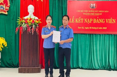 Viện kiểm sát nhân dân thành phố Tam Kỳ tổ chức lễ kết nạp Đảng viên mới