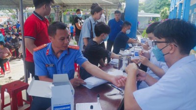 Đoàn viên Công đoàn VKSND thị xã Điện Bàn tham gia hiến máu tình nguyện