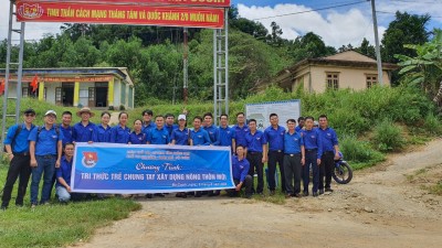 Chi đoàn Viện kiểm sát nhân dân tỉnh Quảng Nam tham gia hoạt động tình nguyện tại xã Mà Cooih, huyện Đông Giang