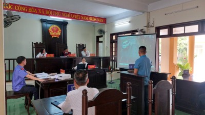 PHIÊN TÒA HÌNH SỰ TRÌNH CHIẾU CHỨNG CỨ BẰNG DỮ LIỆU ĐIỆN TỬ TẠI HUYỆN QUẾ SƠN