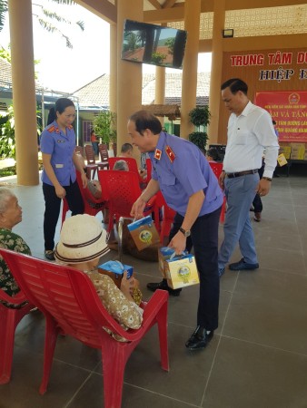 VKSND tỉnh Quảng Nam thăm và tặng quà  Trung tâm Dưỡng lão Hiệp Đức, tỉnh Quảng Nam