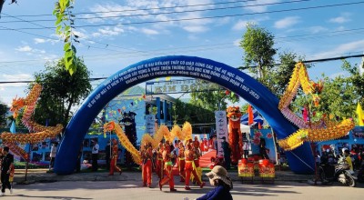 Viện kiểm sát nhân dân thị xã Điện Bàn trao tặng quà tại Trường Tiểu học Kim Đồng, phường Vĩnh Điện