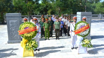 VKSND tỉnh Quảng Nam cùng các đơn vị trong Khối thi đua Nội chính tỉnh  hành trình về địa chỉ đỏ tại Quảng Ngãi