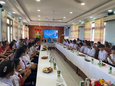 Nhận đỡ đầu “Trẻ em vượt khó, học giỏi năm học 2022 - 2023”
