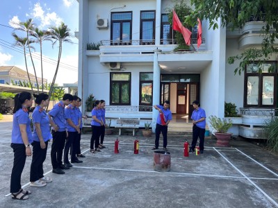 VKSND HUYỆN ĐẠI LỘC TỔ CHỨC TẬP HUẤN VỀ KỸ NĂNG SỬ DỤNG PHƯƠNG TIỆN, THIẾT BỊ PHÒNG CHÁY CHỮA CHÁY