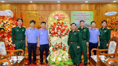 VKSND TỈNH QUẢNG NAM THĂM, CHÚC MỪNG NGÀY THÀNH LẬP QUÂN ĐỘI NHÂN DÂN VIỆT NAM