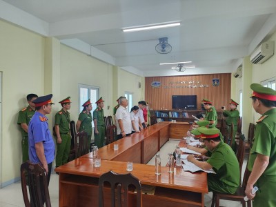 Phê chuẩn Quyết định khởi tố bị can, Lệnh bắt bị can để tạm giam, Lệnh khám xét nơi làm việc, nơi ở đối với Giám đốc Cảng vụ Hàng hải tỉnh Quảng Nam và các bị can liên quan về tội “Tham ô tài sản”