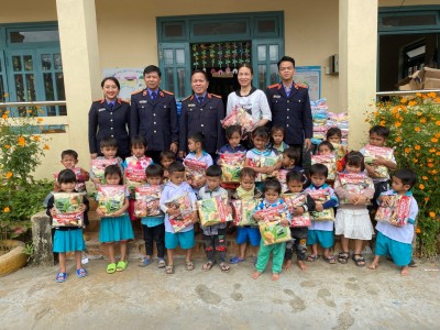 VKSND TP. TAM KỲ THỰC HIỆN CHƯƠNG TRÌNH THIỆN NGUYỆN TẠI XÃ TRÀ GIÁC, HUYỆN BẮC TRÀ MY, TỈNH QUẢNG NAM