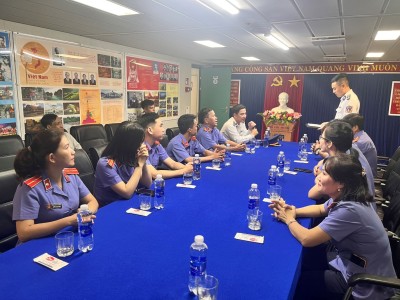 VKSND THÀNH PHỐ TAM KỲ GIAO LƯU VỚI CÁN BỘ, CHIẾN SĨ HẢI ĐOÀN 21 - CẢNH SÁT BIỂN VÙNG 2