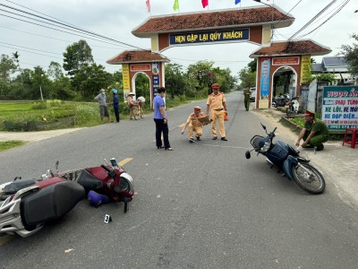 Kiểm sát viên VKSND huyện Phú Ninh  kiểm sát dựng lại hiện trường tai nạn giao thông