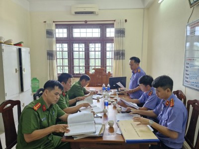 TRỰC TIẾP KIỂM SÁT CÔNG TÁC TẠM GIỮ, TẠM GIAM TẠI NHÀ TẠM GIỮ CÔNG AN HUYỆN HIỆP ĐỨC