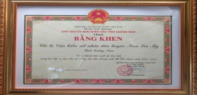 CHI BỘ VKSND HUYỆN NAM TRÀ MY NHẬN BẰNG KHEN CỦA  CHỦ TỊCH UBND TỈNH QUẢNG NAM