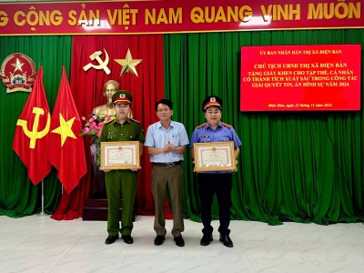 Chủ tịch UBND thị xã Điện Bàn tặng Giấy khen của cho tập thể, cá nhân có thành tích xuất sắc trong công tác chuyên môn nghiệp vụ năm 2024