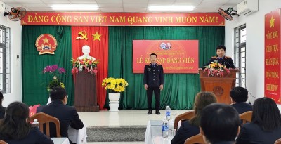 CHI BỘ VIỆN KIỂM SÁT NHÂN DÂN THÀNH PHỐ TAM KỲ TỔ CHỨC LỄ KẾT NẠP ĐẢNG VIÊN MỚI