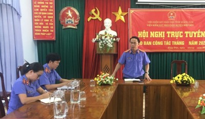 Viện kiểm sát nhân dân huyện Hiệp Đức tổ chức phiên tòa rút kinh nghiệm kết hợp trình chiếu chứng cứ