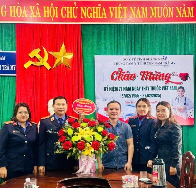 Viện kiểm sát nhân dân huyện Nam Trà My thăm Trung tâm y tế huyện Nam Trà My nhân Ngày Thầy thuốc Việt Nam