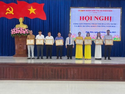 Hội nghị tổng kết phong trào thi đua năm 2024 và phát động phong trào thi đua năm 2025 của UBND thị xã Điện Bàn
