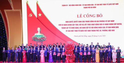CÔNG BỐ CÁC QUYẾT ĐỊNH CỦA BỘ CHÍNH TRỊ VỀ TỔ CHỨC ĐẢNG BỘ THÀNH PHỐ ĐÀ NẴNG
