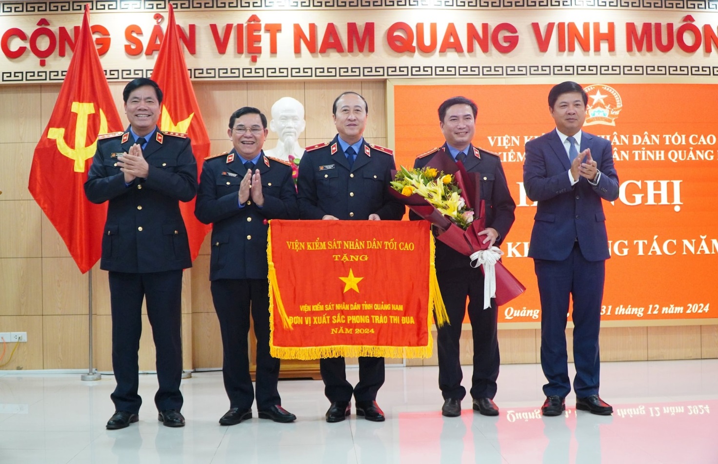 VKSND tỉnh Quảng Nam tổ chức Hội nghị triển khai công tác năm 2025 và đón nhận cờ thi đua ngành Kiểm sát nhân dân