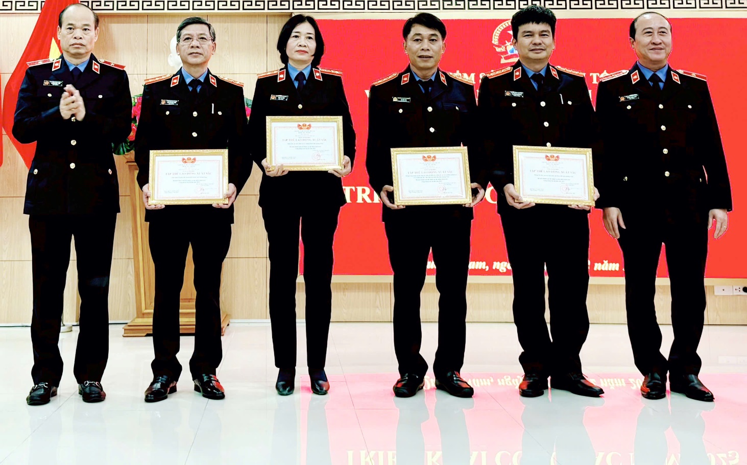 VKSND tỉnh Quảng Nam tổ chức Hội nghị triển khai công tác năm 2025 và đón nhận cờ thi đua ngành Kiểm sát nhân dân