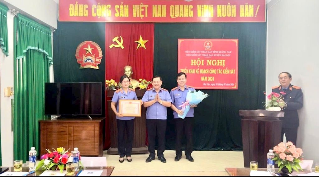 Cảm nhận về một nữ Viện trưởng cần mẫn, trách nhiệm